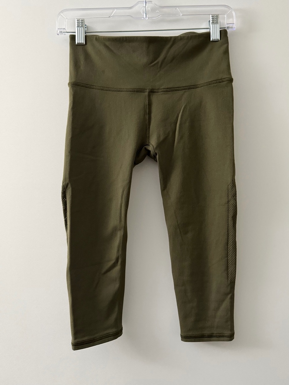 Lululemon Size 6 Reveal Crop Capri Leggings Olive Yoga Athletic Pants Green Used